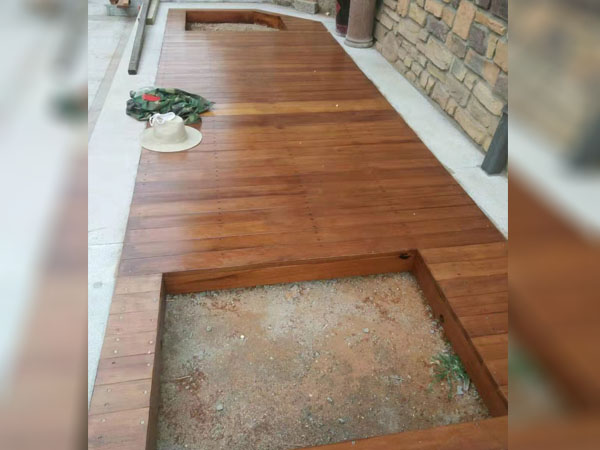 國(guó)山(shān)墅菠蘿格地(dì)闆