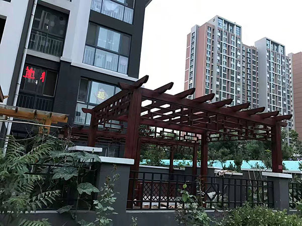 鳳凰城(chéng)庭院防腐木(mù)