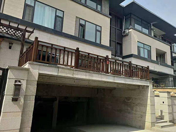 五礦木(mù)護欄