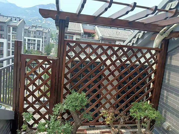 卧龍大(dà)觀芬蘭木(mù)葡萄架